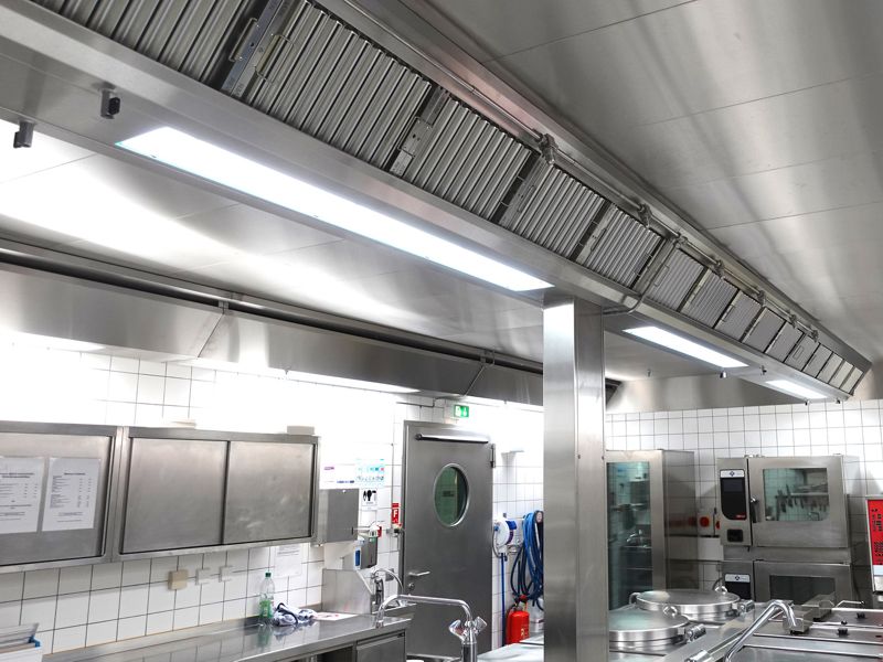 Ventilated ceiling of a professional kitchen