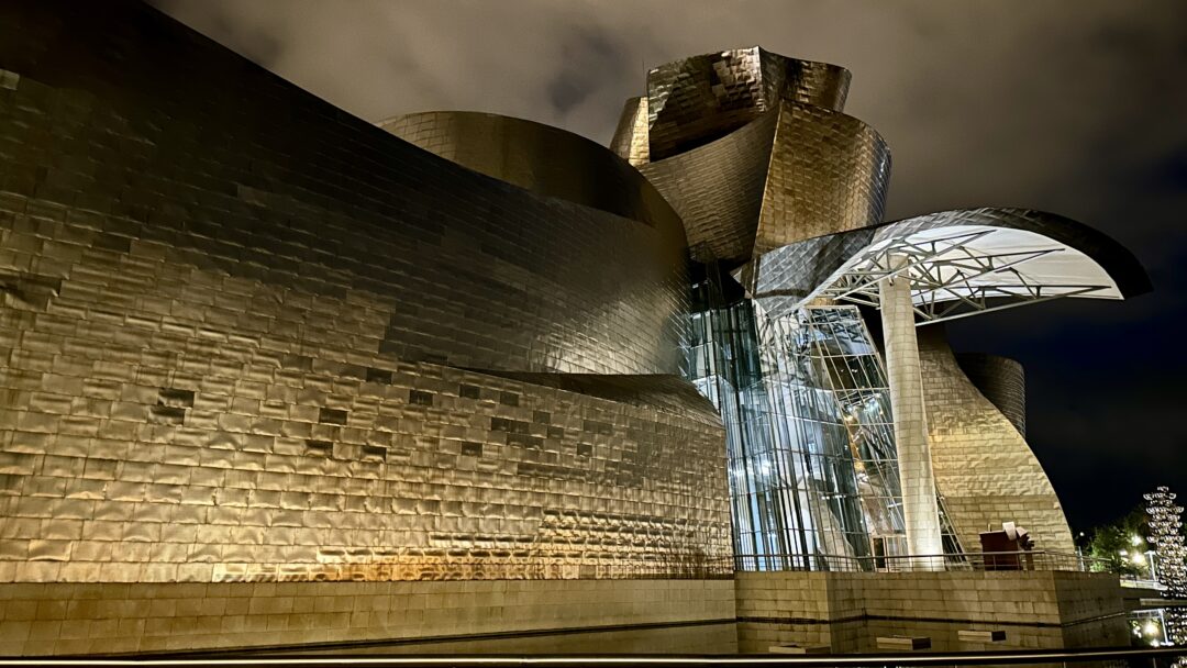 REVEN wie das Guggenheim Museum Qualität aus 100% Rostfrei!