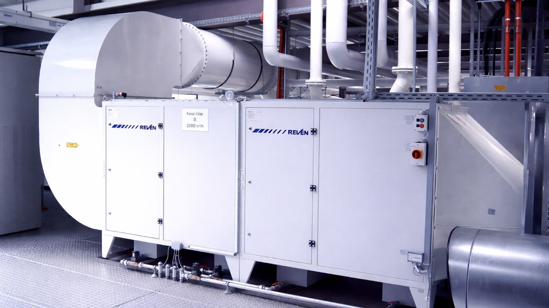 Titelbild Blogartikel Abluftkanalreiniger in der Lüftungstechnik Titelbild Blogartikel Abluftkanalreiniger in der Lüftungstechnik