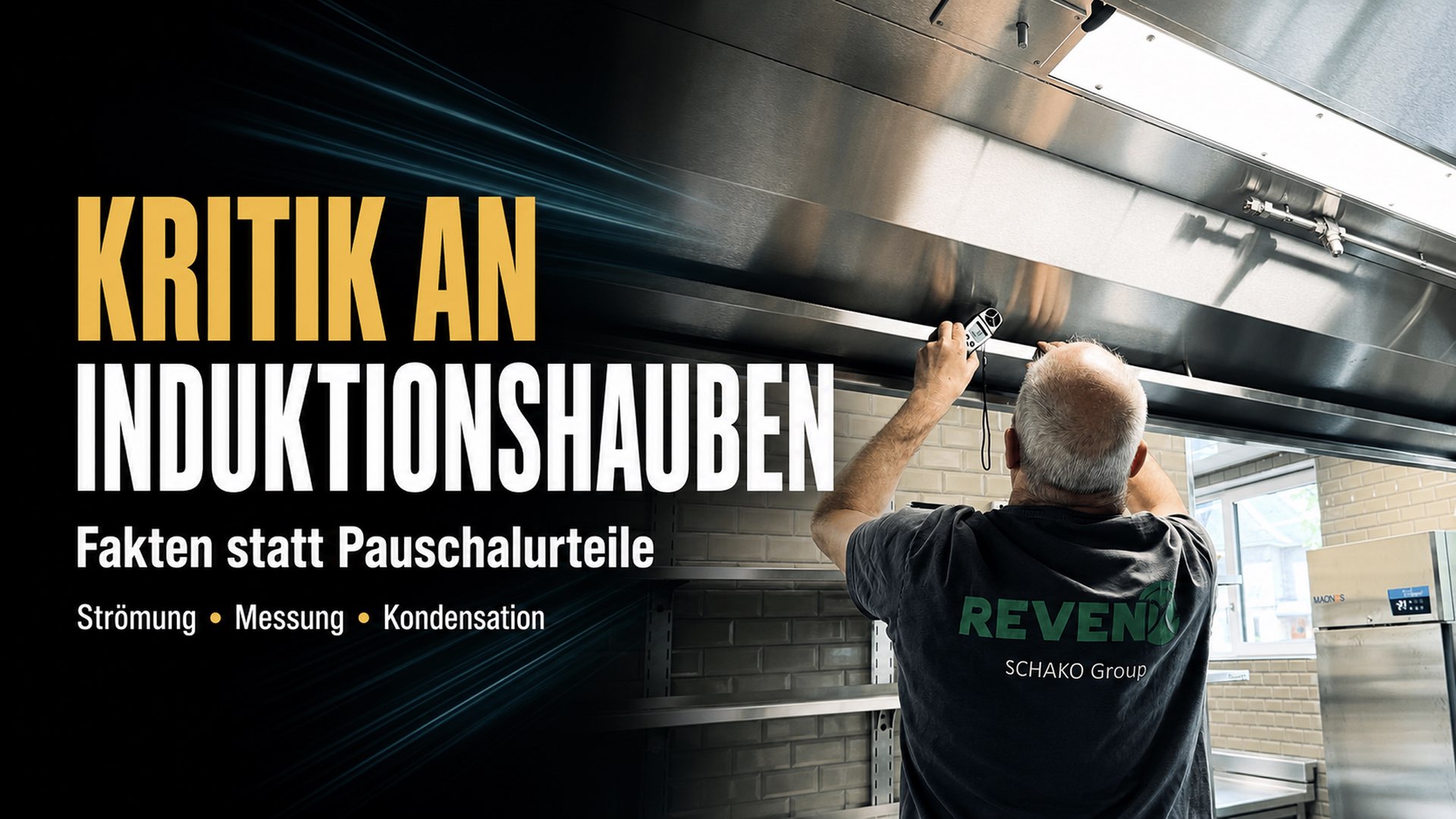 REVEN Blog Titelbild zur Kritik an Induktionshauben.001 REVEN-Techniker misst die Luftströmung an einer Induktionshaube in einer gewerblichen Küche.